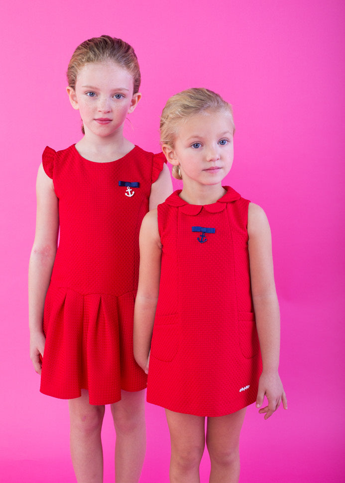 Marinero Elegante: Vestido Rojo con Detalles Náuticos para Niñas